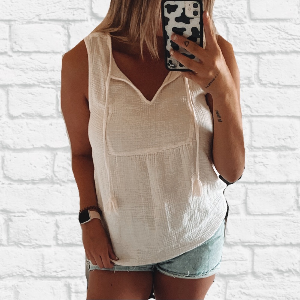 A cute beachy top!